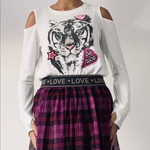 Jessica Simpson: Cold shoulder top & skirt set